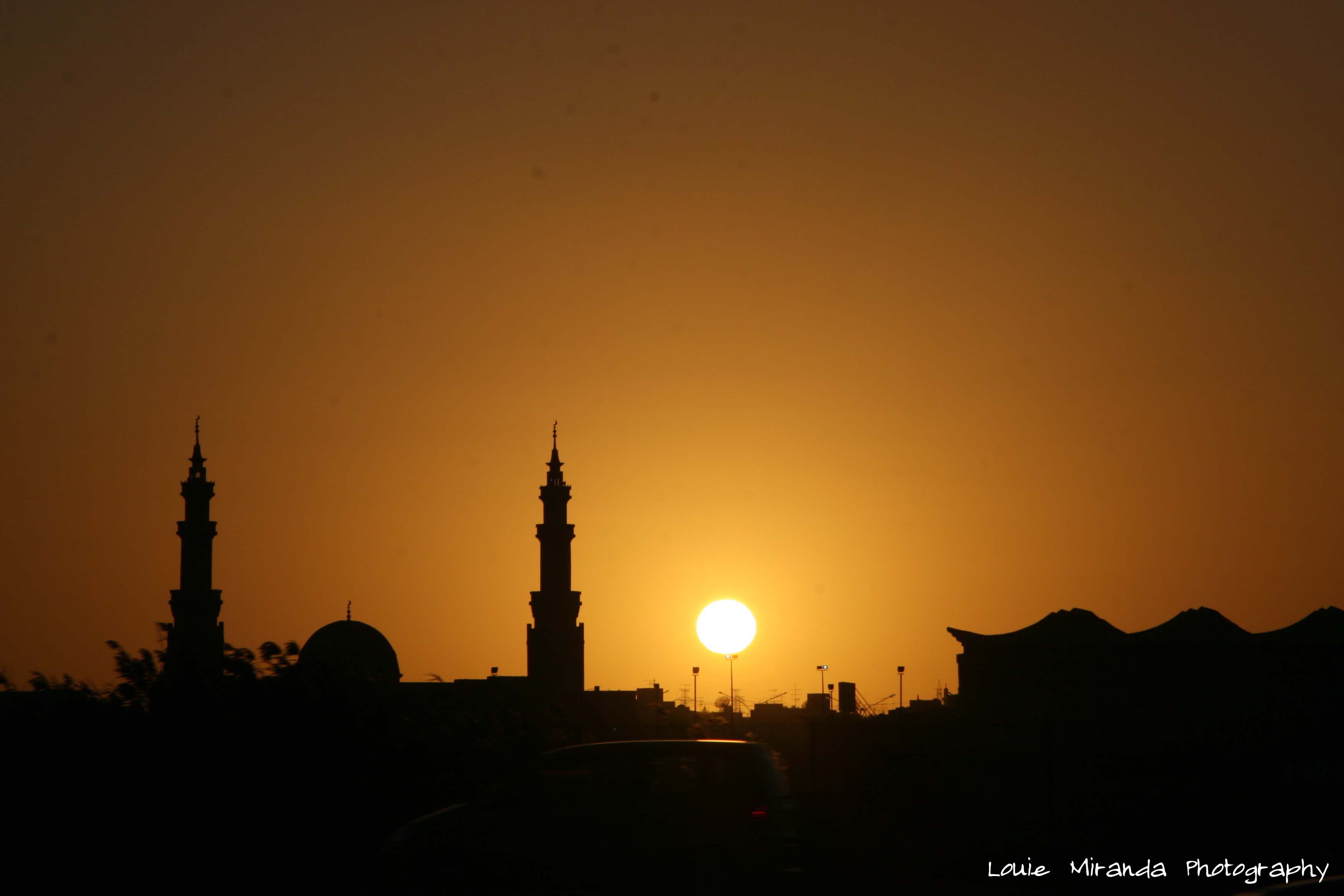 http://digifotos.files.wordpress.com/2007/01/eve-of-eid-in-kuwait-sunset.jpg